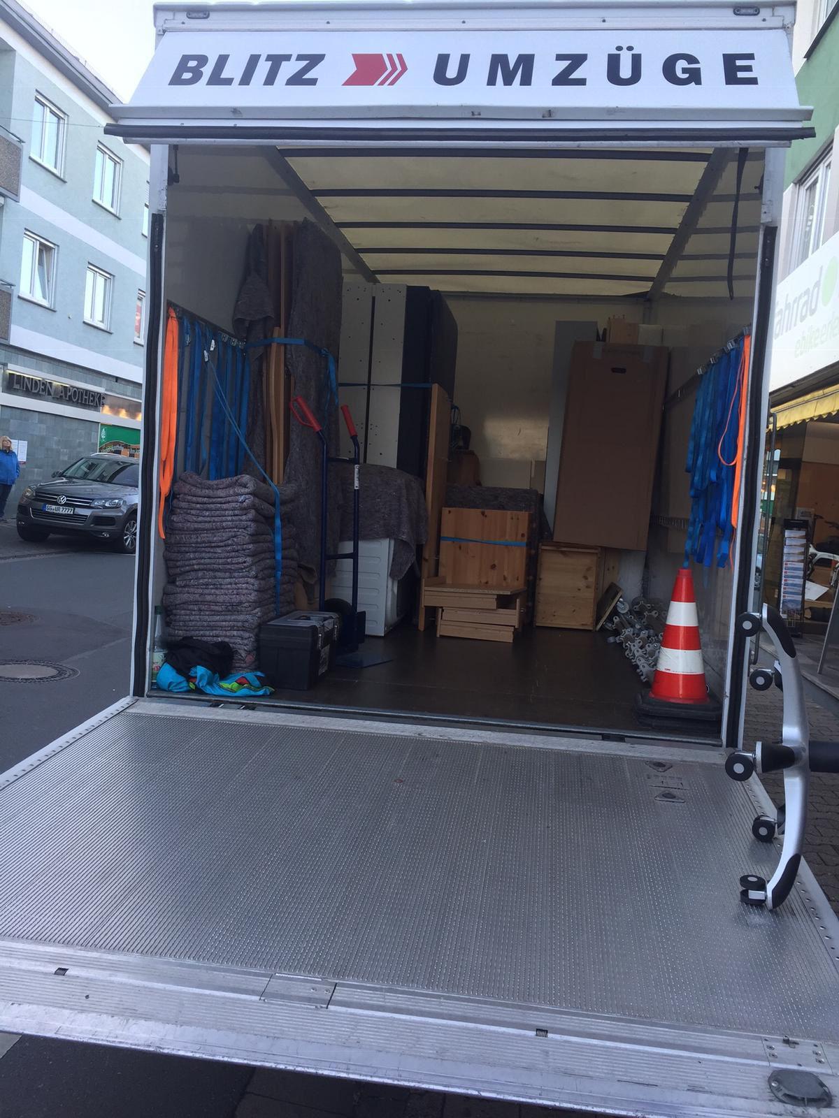 Blitzumzüge24 – Unser Umzugs-LKW mit Firmenaufdruck
